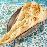ガーリックナン Garlic Naan（インド料理 ニューメズバーン）