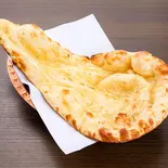 ガーリックナン Garlic Naan（アジアン料理 アティティ 日本生命丸の内ガーデンタワー店）