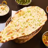 ガーリックナン Garlic Naan(アジアンスパイシーレストラン&バー マイティー)