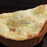 ガーリックナン Garlic Naan（Asaian Dining Dalima）