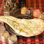 ガーリックナン Garlic Naan（barefoot curry リンクス梅田店）