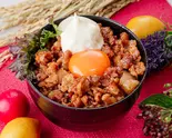 人気No.3【たまご付】ピリ辛・豚のすたみな丼(約150g)（豚とほうれん草のポパイ丼 大阪肉物語）
