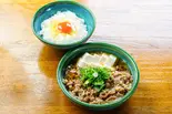 【こだわり卵のTKGセット(だし醤油付き)】特製肉吸い 小(肉120g・豆腐入り)（うどん色彩）