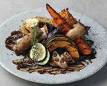 季節野菜のグリル 〜黒にんにくソース〜 Grilled seasonal vegetables with black garlic sauce（FLOWS GRILL | BAR 中野）