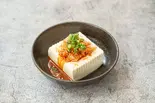 【ピリ辛】キムチ冷奴【Spicy】Kimchi cold tofu ￥398（ぞうすいマニア〜鶏キング〜博多店Zosui Mania Chicken King）
