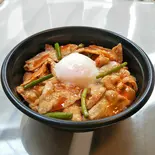旨辛豚バラ温玉丼（圧倒的背徳感！すたみなRUSH！保谷町店）