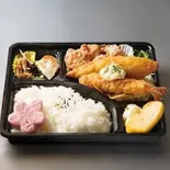 A定食(鶏の唐揚げ+エビフライ+白身魚)（デリバリーレスト広島三篠店）