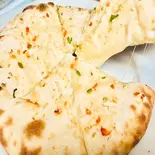 【大人気】ガーリックチーズナン/Garlic Cheese Nan(インドネパール料理カナパニ吉野町店)