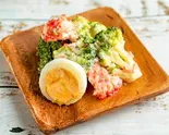 ブロッコリーとオーシャンキングのサラダ（Aloha Poke Tokyo 目黒）