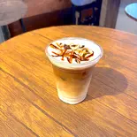アイスキャラメルラテ(豆乳)（マーマ グルテンフリー専門店・時々米粉パン）