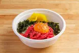 炙りユッケ丼(和牛ホルモン 牛とろ亭)