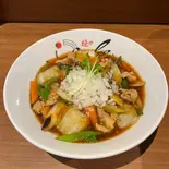 スタミナホルモンラーメン「黒」（麺やaube〜おーぶ〜）