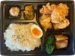 若鶏の唐揚げ弁当（楽しい酒場·八鮮食堂）