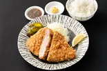【ご飯またはキャベツ大盛り無料!】特上ロースとんかつ弁当(嬉嬉豚(うれうれぶた)リブロース 200g)(嬉嬉豚とんかつ『君に、揚げる。』池袋本店)
