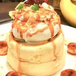 【期間限定】アーモンドバナナカラメリゼパンケーキ（Cafe do paris）