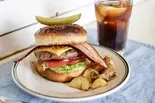 ベーコンチーズバーガー(オーバークック・バーガー・バー)