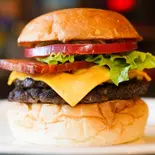 ベーコンチーズバーガー（FLASHBACK CAFE）