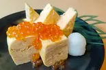 魚河岸職人の出汁巻き玉子 いくらのっけ(漁師町三代目 牛とろいくら本舗 天下茶屋店)