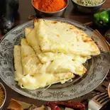 チーズナン Cheese Naan（バッティ）