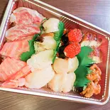 上2合 Luxury Sushi Box with Two Pieces of Each Topping（立ち食い寿司 すし幸）