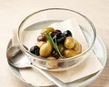 jasmin風アンチョビオリーブの盛り合わせ Jasmine-Style Assortment of Olives（La Mensa jasmin）