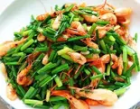 ニラと川海老の炒め 《爆炒韭菜河虾》（中華レストランパンダ）