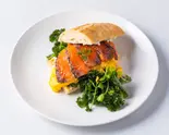 パストラミサーモンのサンドウィッチ（【朝食とハンバーガーのお店】To B）