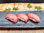 本鮪中とろにぎり3貫 3 pieces of medium fatty tuna nigiri（寿司・海鮮丼 がんこ 尼崎店）