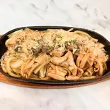 ボリューム満点 ホルモン焼うどん（玉屋食堂）