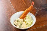 大きなエビフライ(1本)（洋食ドン・バンチョ）