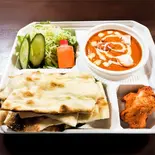 Bお好きなカレー+ナン弁当(チキンティッカ、サラダ付き)（インディアンレストランアンドバー ネパリ）