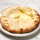 チーズナン/Cheese Naan（カルカ ダイニング＆バー）