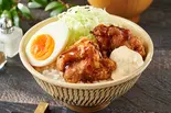 ミニタルタル唐揚げ丼(国産牛ホルモン焼きそば ホルそば亭 蕨中央)