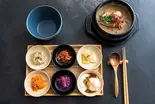 (人気NO.1)リッチサムゲタン+6種のおかずセット（濃厚参鶏湯専門店 シャリサムゲタン|韓国料理・薬膳）