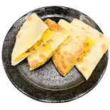 カシミリチーズナン(Kashimiri Cheese Nan)（インドレストラン＆バー ディヤ）