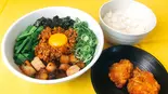 【おすすめ】台湾カレーまぜそば・ライス・からあげ2個セット（麺屋マルヨシ）