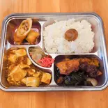 麻婆・酢豚弁当(中華料理 食為天)
