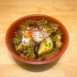 茄子の肉味噌丼（キッチン まごころ(副菜が変更する場合があり)）