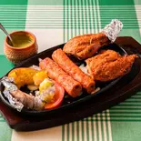串焼き料理の盛り合わせ Assorted Skewers Platter（パリワール 新大阪店 (PARIWAR)）