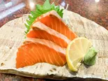 サーモン刺身（鮨處八千代 飯田橋店）