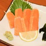 サーモン刺身（満洲園 餃子酒場）