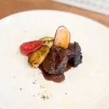 鹿の赤ワイン煮込み（CRESCITA）