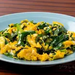 ふんわりニラ玉（居酒屋 花）
