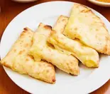 チーズナン Cheese Naan（インドダイニングアリア）
