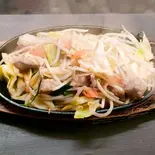 牛ホルモン塩だれ炒め（笑食）