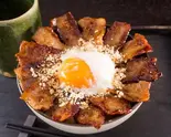 豚バラスタミナガーリック丼 Pork Rib Stamina Garlic Rice Bowl（大阪焼肉丼せんば 栄店）