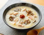 濃厚生クリーム！玉ねぎと舞茸と鶏肉のクリーム粥 梅干付（風邪・胃腸炎の回復に お粥小屋 健康お粥専門店）