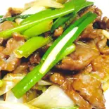 牛肉と長ネギの炒め/Stir fried Beef and scallions(中華料理 龍門)