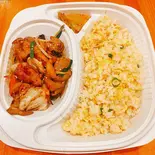 卵チャーハンとホルモン野菜焼きセット（福餃子）
