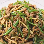 ピーマンと牛肉の炒め（中国飯店 福龍門）